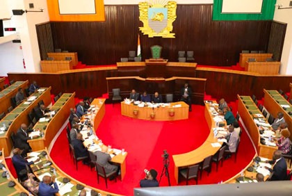 Hygiène et salubrité: le ministre Bouaké Fofana présente un projet de lois