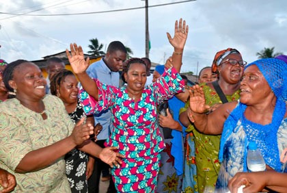 Municipales et Régionales 2023 / Grand-Bassam : Me Linda Diplo candidate du Pdci-Rda a eu droit à un accueil des plus chaleureux à son arrivée dans la commune