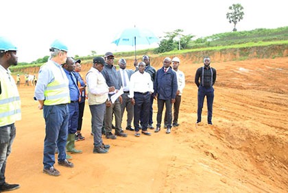 Bingerville/Saison des pluies: visite de terrain du mininstre Bouaké Fofana sur les sites de travaux de drainage et d’Assainissement de la commune