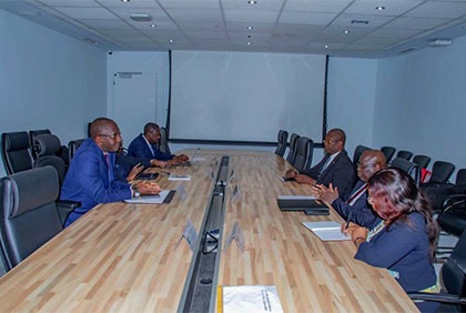 Audience entre le Ministre Souleymane Diarrassouba et le Commissaire de l’Union économique et monétaire ouest africaine (UEMOA), Dr. Paul Koffi Koffi
