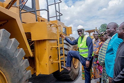 Yamoussoukro/Programme d’entretien routier 2023-2025 : le Ministre Souleymane Diarrassouba lance les travaux de reprofilage lourds et légers de  832 km