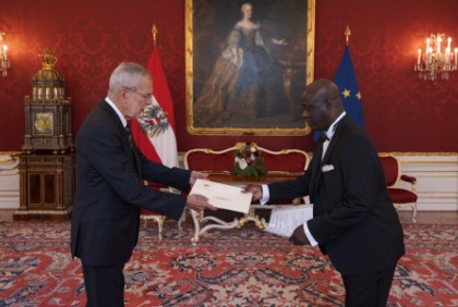 Diplomatie: le nouvel ambassadeur de la Côte d'Ivoire en Autriche présente ses lettres de créances