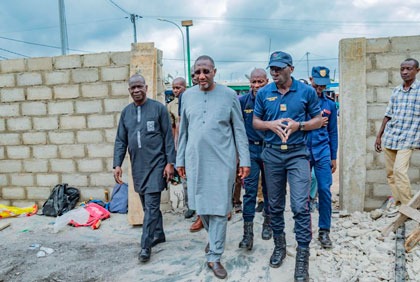 Yamoussoukro/Incendie marché : le Ministre Souleymane apporte sa compassion à des commerçants sinistrés