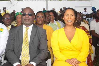 Côte d'Ivoire : Yasmina Ouégnin , candidate de la liste indépendante 