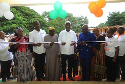 Yamoussoukro/Education : le Ministre Souleymane Diarrassouba procède à la remise des clefs de l’école primaire de Nanan électrifiée et de l’école maternelle de Kpoussoussou réhabilitée