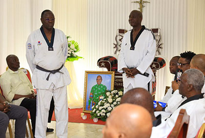 Obsèques: visite de réconfort de doyens et vétérans du taekwondo ivoirien à la famille de feu Gaston Ouassenan Koné