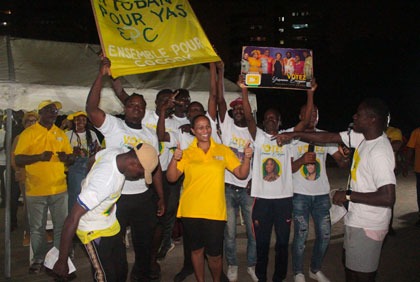 Elections municipales 2023: meeting de la candidate indépendante Ensemble Pour Cocody (EPC) Yasmina Ouégnin au terrain de basket de la Riviéra Golf