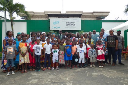 Éducation : la fondation d’Augustin offre des kits scolaires aux personnels des opérateurs de la salubrité