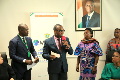 Amélioration durable de la situation d'assainissement et de drainage: Remise de chèques à des personnes impactées par le programme