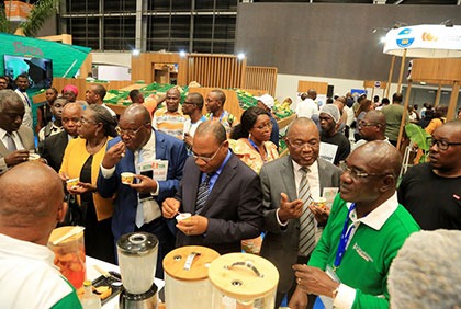 SARA 2023: Visite du stand du conseil coton et de l'anacarde