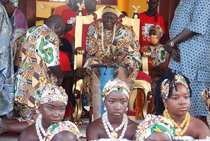 Côte d'Ivoire/ Grand-Bassam: cérémonie de remise officielle du tambour parleur l'edogbolé au roi des N'Zima Kotoko marquant ainsi le début des festivités de l'Abissa