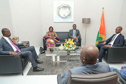 Patrimoine de l’État : le ministre Moussa Sanogo prend contact avec les agents de la SONAPIE