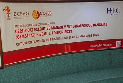 Cérémonie de remise de certificats aux participants du “Certificat Executive management stratégique bancaire (CEMSTRAT) niveau 1, édition 2023“