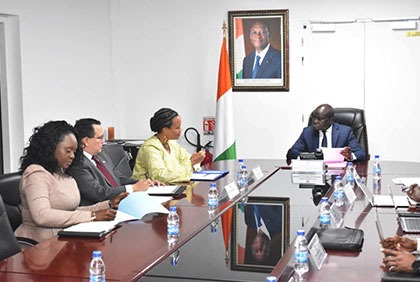 Le Ministre Kalil Konaté reçoit en audience, l’Ambassadeur des Etats-unis, Jessica Davis BA