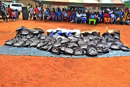 Divo/Café-cacao : une coopérative offre des tenues et des kits scolaires aux écoliers de Krézoukoué