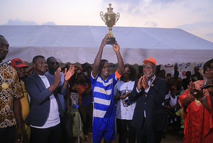 Côte d'Ivoire : Le député Kety Lansiné honoré par la jeunesse du quartier Zoo au cours d'un match de gala