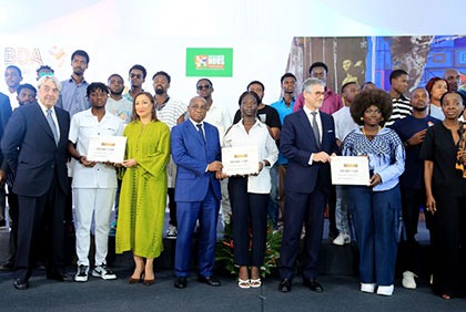 Première édition du prix Alberto Cortina: cérémonie de remise des prix du Concours de peinture d'Art Contemporain Africain