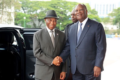 Diplomatie: entretien du président Alassane Ouattara et son homologue libérien Joseph Boakai à Abidjan