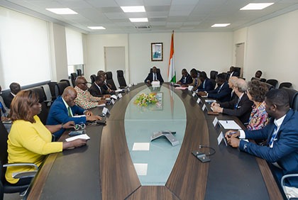 Abidjan accueille un symposium international sur le stockage d'énergie et les matériaux ferroïques