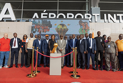 Présentation du trophée de la CAN 2023 aux personnels de l’aéroport Félix Houphouët-Boigny