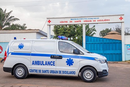 Yamoussoukro/Santé : le Ministre Souleymane Diarrassouba remet les clés d’une ambulance médicalisée au centre de santé urbain de Dioulakro