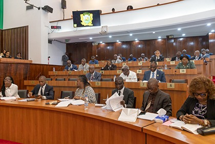 Côte d’Ivoire : les députés adoptent le projet de budget 2025 de 15 339,2 milliards de FCFA