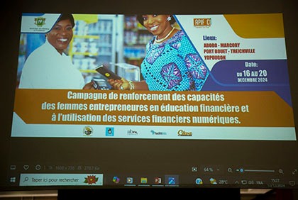 Cérémonie de lancement d'une campagne de renforcement des capacités en éducation financière