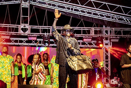 Concert de Debordo Leekunfa au palais de la culture