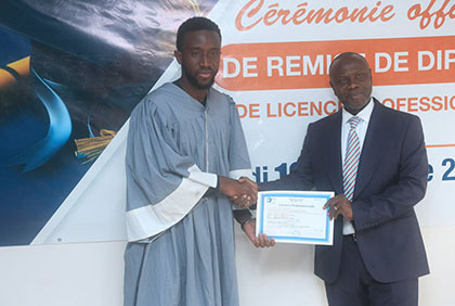 Célébration de l'excellence : Cérémonie officielle de remise de diplôme de Licence professionnelle à l'Ecole de Commerce et de gestion