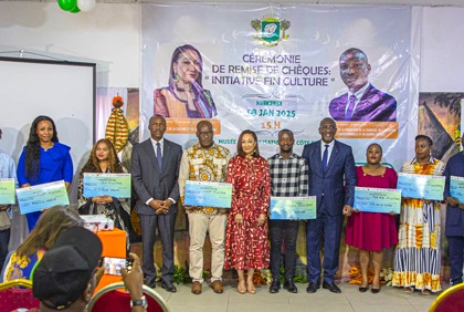 Initiative fin culture : Le gouvernement remet des chèques aux acteurs culturels ivoiriens