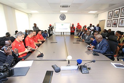 Sport : Cérémonie de remise de la liste des candidats retenus au teste de détection du projet  ''Benfica Campus''