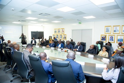 Santé : le ministre Adama Kamara reçoit le Prix Pascal Ortiz et Compagnons pour la Promotion de la Santé Communautaire