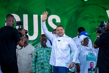 Meeting de Jean-Louis Billon dans la commune de Yopougon à la place CP1