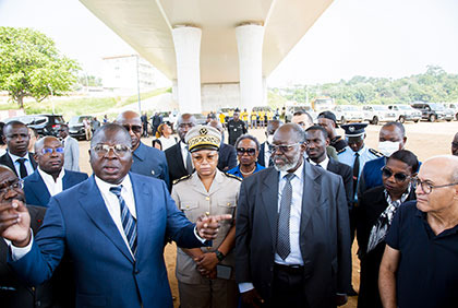Infrastructure : visite sur le Pont Alassane Ouattara de Cocody en prélude aux travaux de nettoyage complet des pylônes du pont