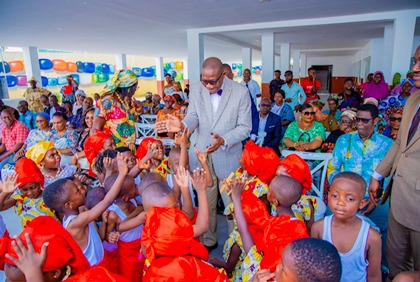 Mardi gras: les tout-petits du préscolaire prennent d’assaut Treichville