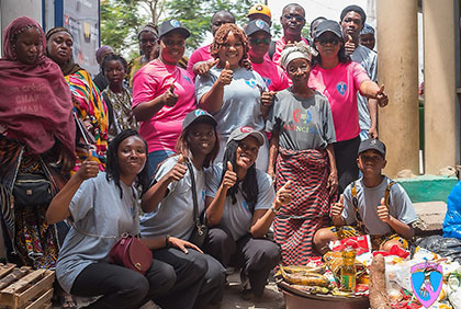 08 mars 2025: les Warriors de la charité apporte du soutien à deux femmes dans le district d'Abidjan