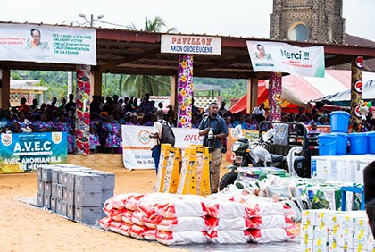Journée internationale des Droits de la femme : Henriette Dagri-Diabaté offre des dons aux femmes du département d'Alépé