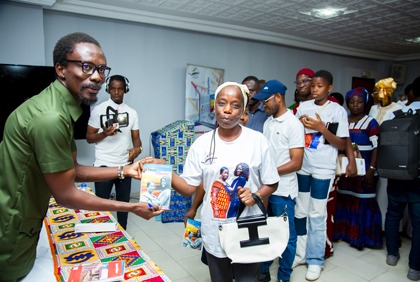 Littérature ivoirienne : Jean-Christian N'Guessan dédicace 