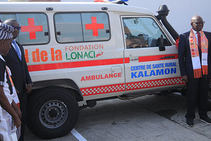Côte d'Ivoire: la Fondation LONACI offre des ambulances médicalisées à des préfets de région