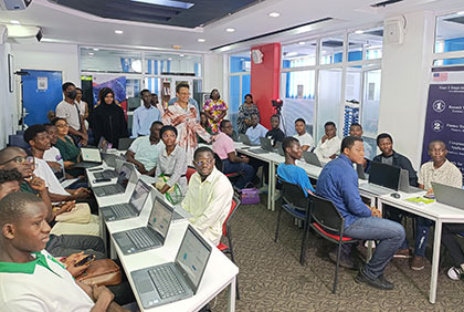 Coopération : L’Ambassadeur Jessica Davis Ba lance officiellement le camp de technologie DigiEmpower en Côte d’Ivoire