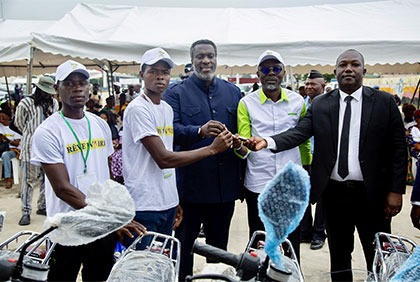 Cérémonie de remise de matériel roulant aux ambassadeurs de la paix