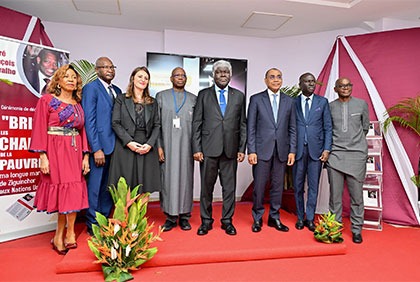 Littérature : André François Carvalho dédicace son livre poignant « Briser les chaînes de la pauvreté »