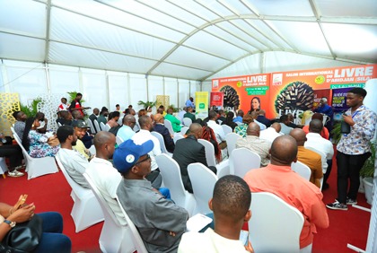 SILA 2025 : Dedicace des livres ''Jai rêvé d'une meilleure version de moi même'' et ''La Maturité Financière'' de l'Archevêque Kodja Guy Vincent