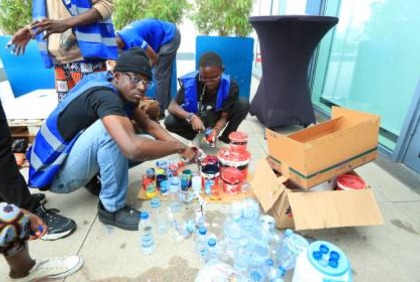 Lutte contre la pollution de l'environnement : Séance de confection de fresques du métro d'Abidjan