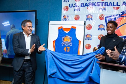 dévoilement officiel des nouveaux maillots des “U.S. Basketball Ambassadors”