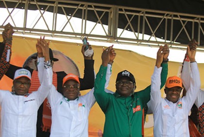 Une mobilisation des militants du Rhdp pour Alassane Ouattara sous la pluie à Port-Bouët