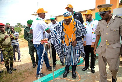 Gbapleu (Danané), frontière Côte d'Ivoire-Guinée-Libéria : les populations heureuses de la mise en service d'une pompe HVA 