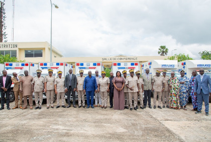 Le Conseil du Coton et de l’Anacarde remet 16 ambulances aux communautés des zones de production
