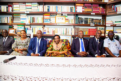 Visite des cadres des grands ponts chez la grande chancelière honoraire de l'ordre national