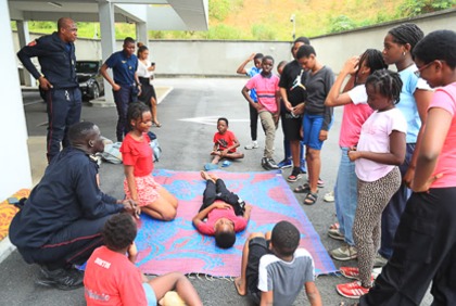 Sécurité et civisme : Séance de formation des jeunes sur le secourisme
